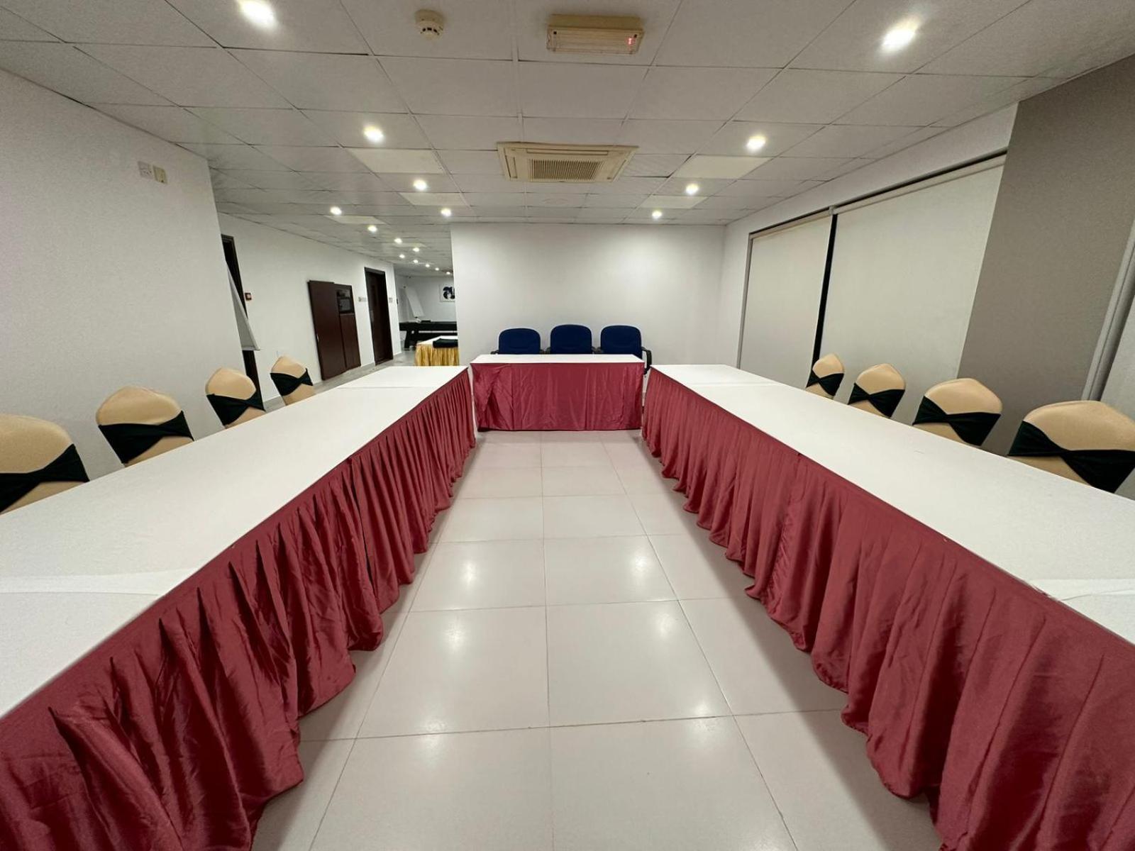 Muscat Hills Hotel Εξωτερικό φωτογραφία