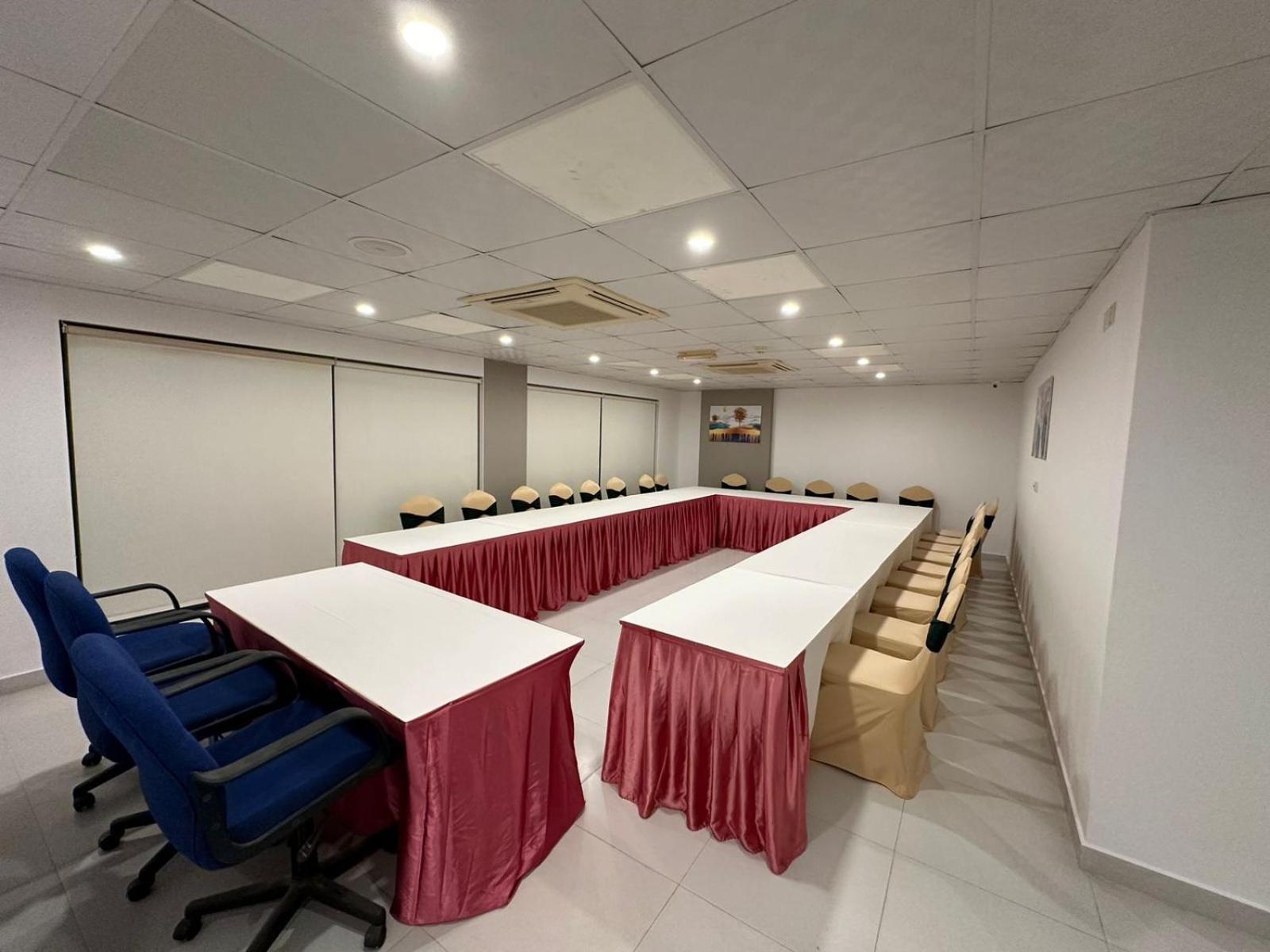 Muscat Hills Hotel Εξωτερικό φωτογραφία